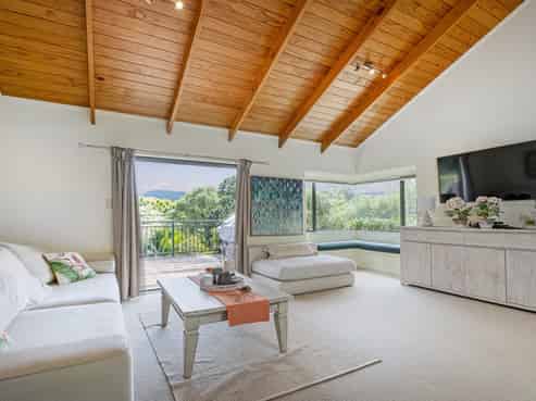 123 The Grove, Onemana