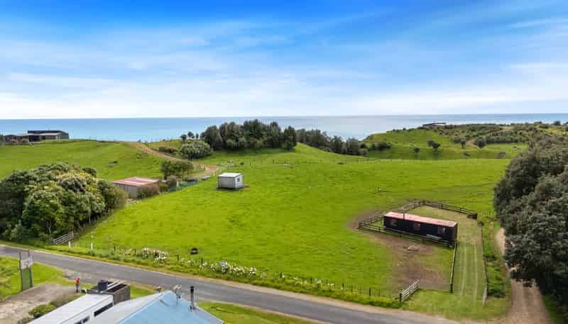 14 Pilot Road, Tongaporutu
