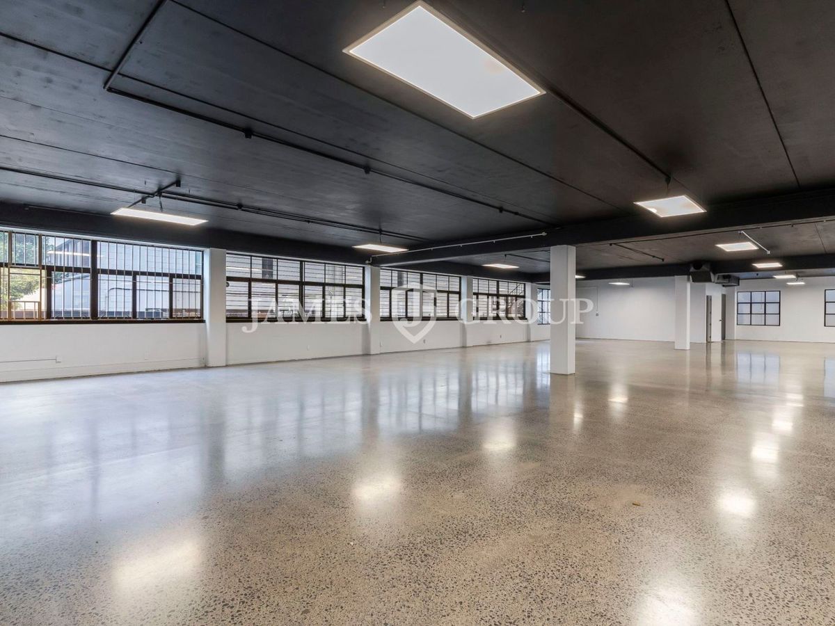 OFFICE OR WAREHOUSE OR HIGH-END SHOWROOM - Mehr