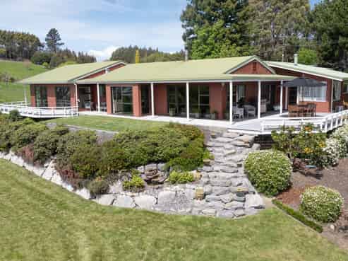 227 Westdale Road, Redwood Valley