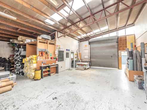 Opportunity with tenancy and flexible space