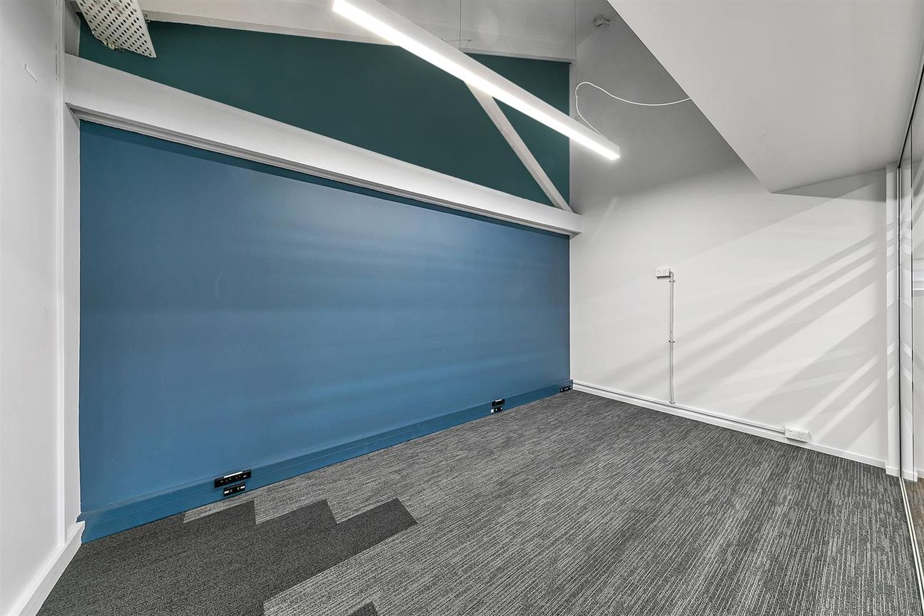 Central Office with Parking - Bild 3