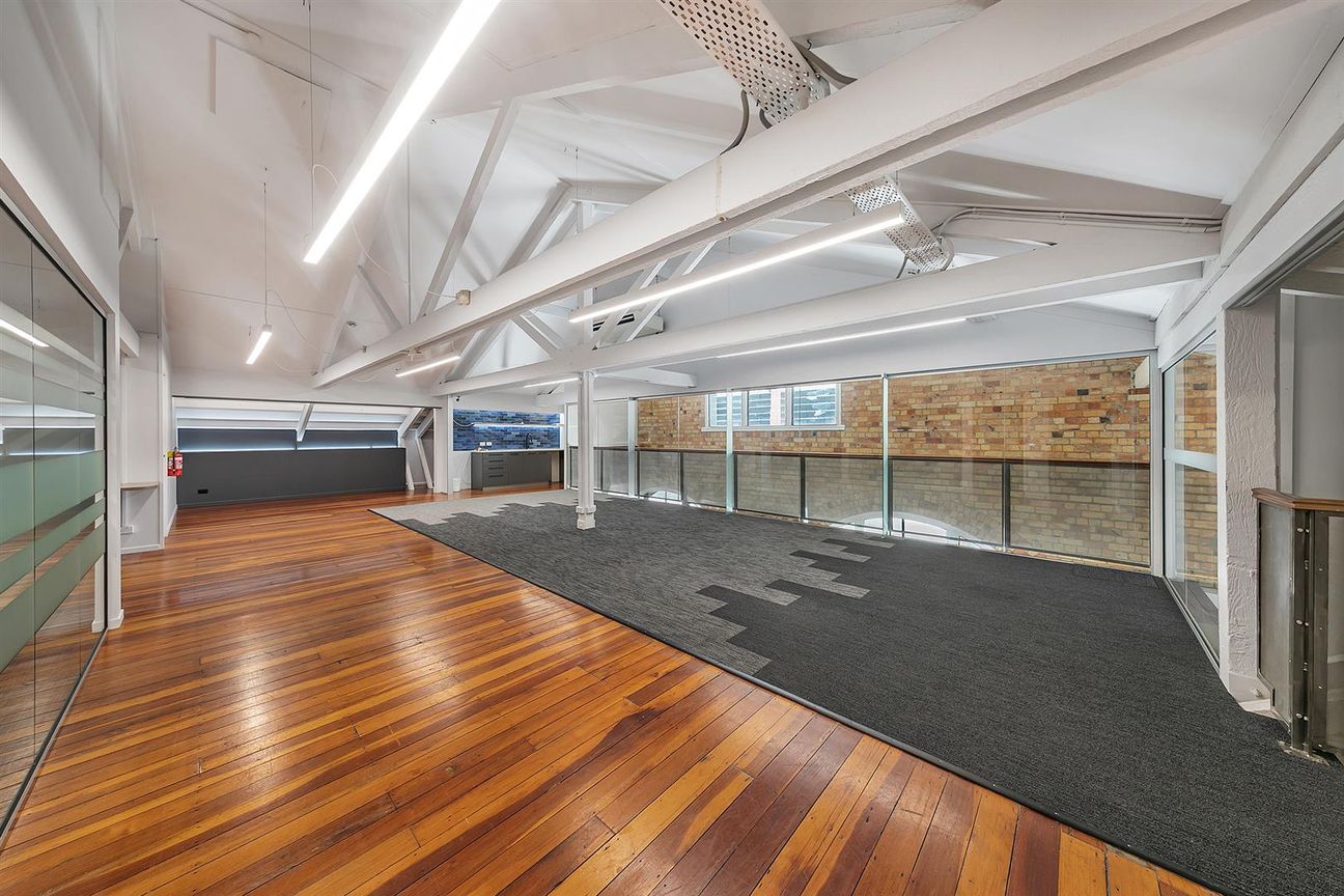 Central Office with Parking - Fler