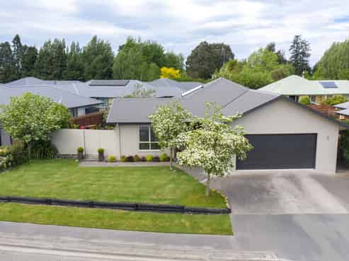 16 Geoff Geering Drive, Elgin