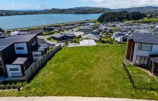 64 Queen Charlotte Drive, Aotea