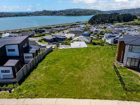 64 Queen Charlotte Drive, Aotea