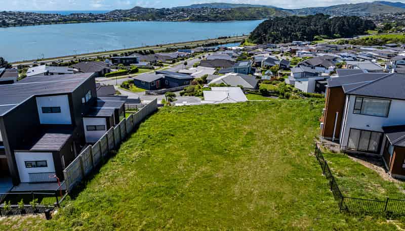 64 Queen Charlotte Drive, Aotea
