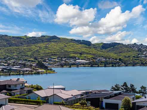 64 Queen Charlotte Drive, Aotea