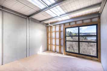 65sqm multi-purpose unit in Silverdale 