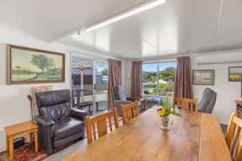 8 Paraekaretu Street, Hunterville