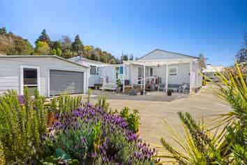 8 Paraekaretu Street, Hunterville