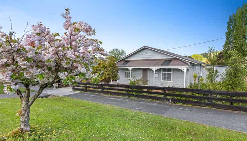 8 Paraekaretu Street, Hunterville