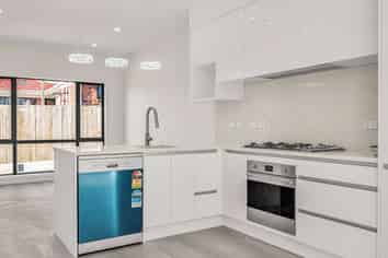 3/7 Kingfisher Place, Favona