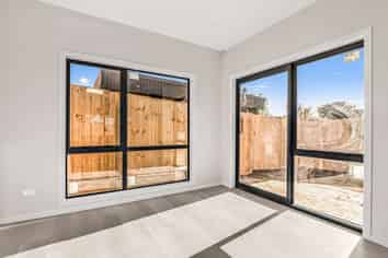 3/7 Kingfisher Place, Favona