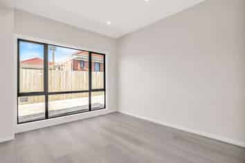 3/7 Kingfisher Place, Favona