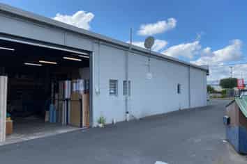 Modern Showroom with Warehouse