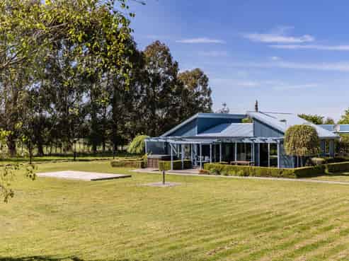 1196 Woodfields Road, Cust