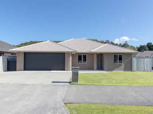 10 Sunstone Crescent, Brown Owl