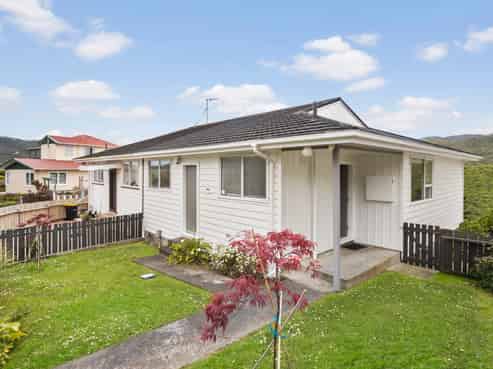 1/10 Camrose Grove, Kingston