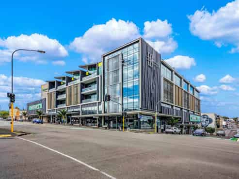 PONSONBY OFFICE WITH LARGE BALCONY
