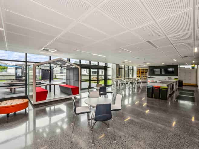 PONSONBY OFFICE WITH LARGE BALCONY
