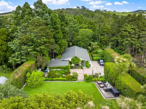 8 Grand View Road, Leigh