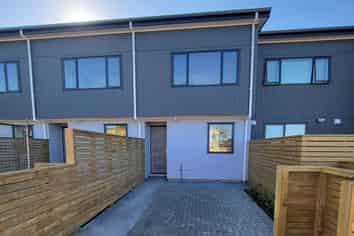 15c Sealord Place, Manurewa East