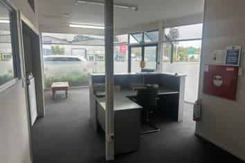 High Profile Showroom - office - workshop