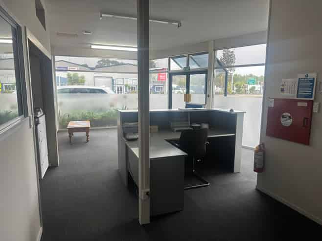 High Profile Showroom - office - workshop