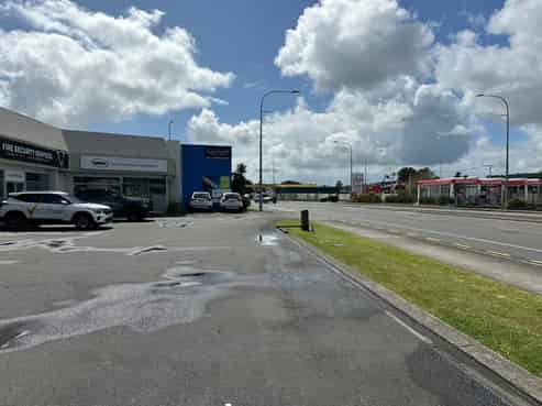 High Profile Showroom - office - workshop