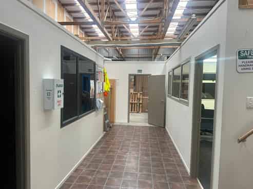 High Profile Showroom - office - workshop