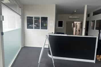 High Profile Showroom - office - workshop