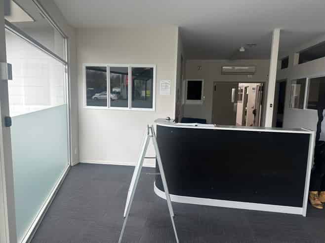 High Profile Showroom - office - workshop