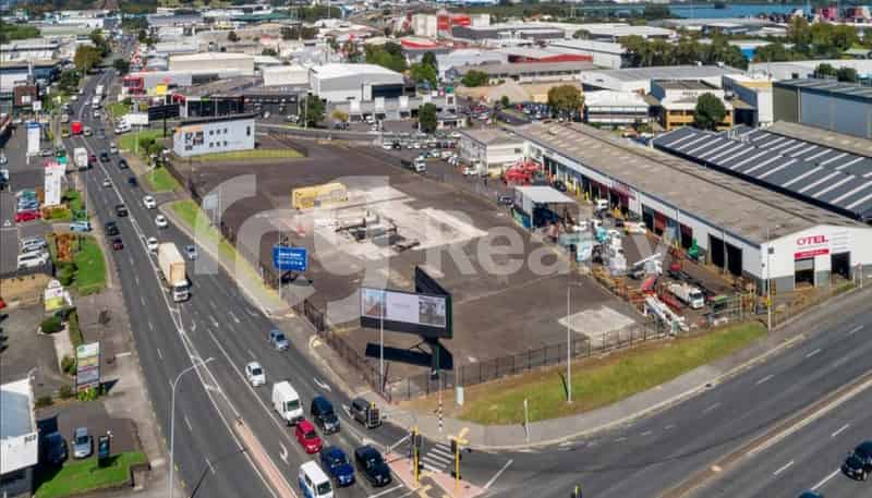 685-689 Great South Road, Penrose
