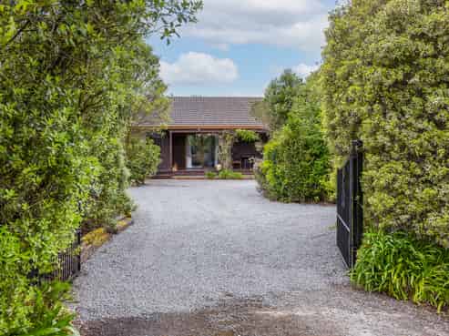 10 High Street, Ashley