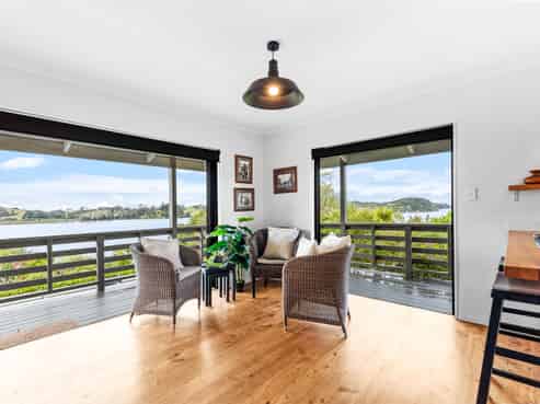 17 Young Street, Mahurangi East