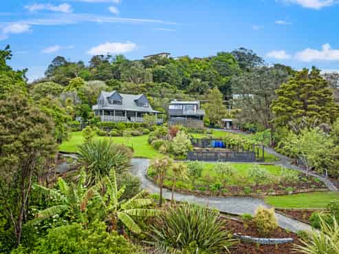 17 Young Street, Mahurangi East
