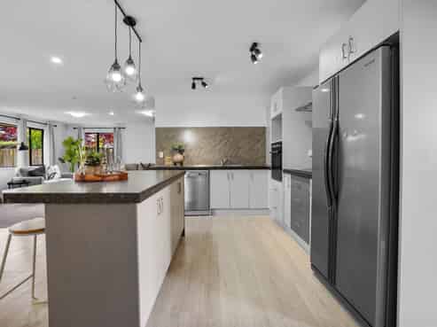 109 Farnborough Drive, Grandview Heights