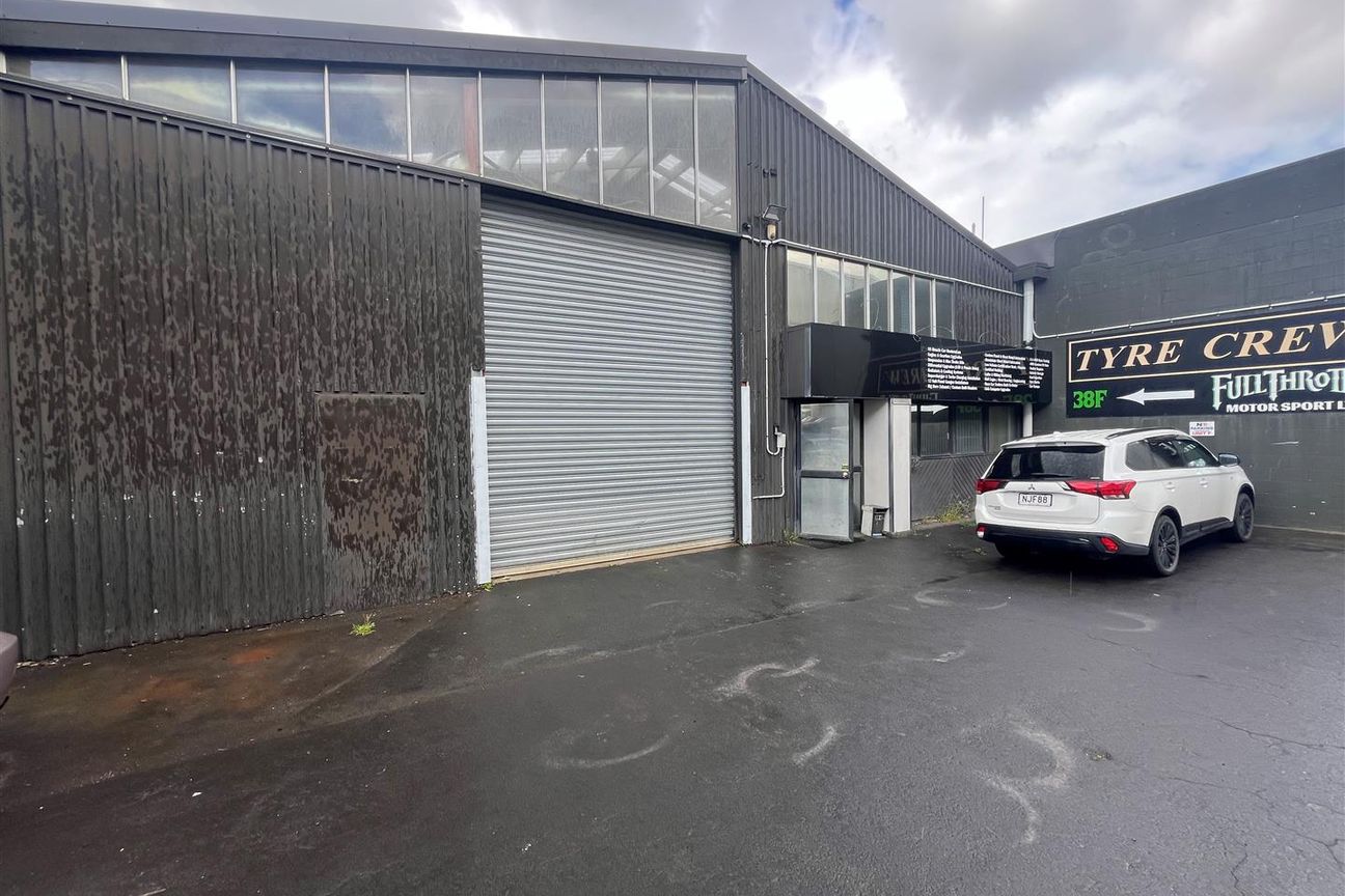 CBRE | 330sqm Functional Industrial Unit - Vista 4