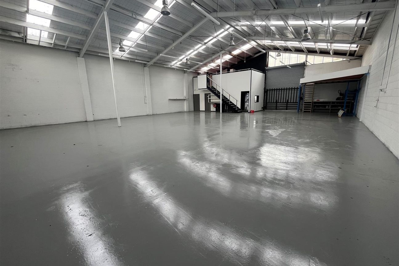 CBRE | 330sqm Functional Industrial Unit - Vista 2