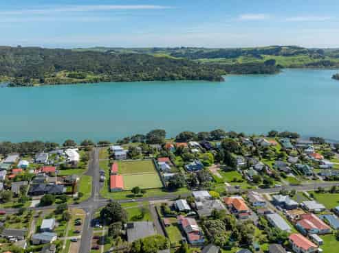 17 James Street , Raglan