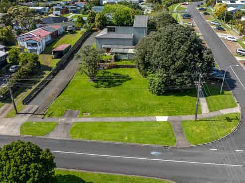17 James Street , Raglan