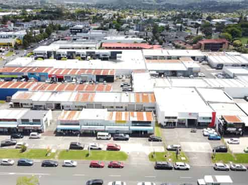 WAREHOUSE WITH FULL AMENITIES
