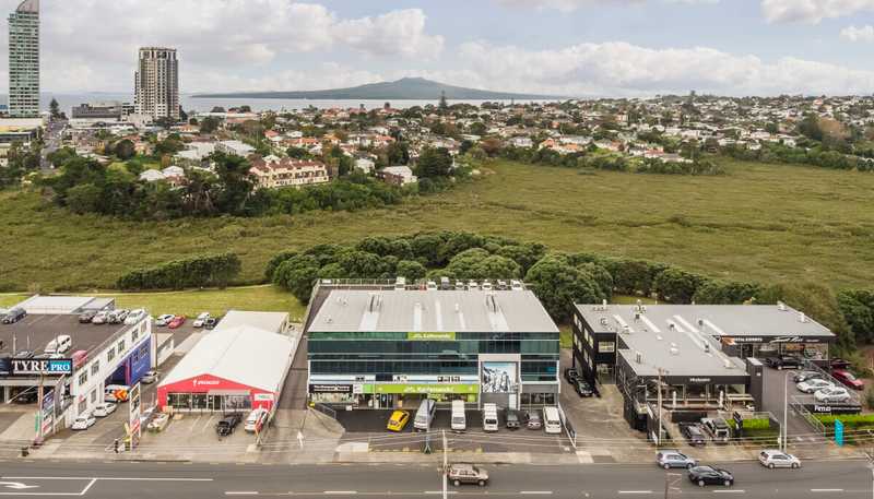 34 Barrys Point Road, Takapuna