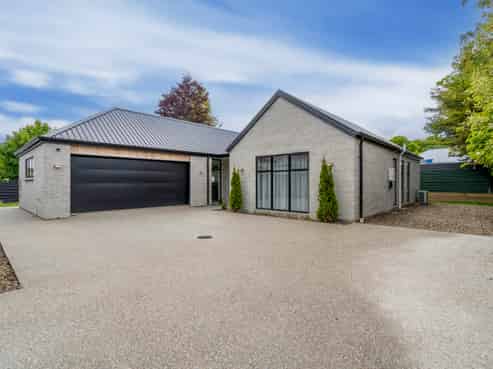 175 Queens Drive, Richmond