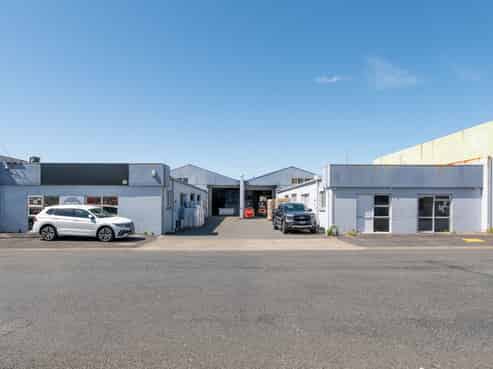 Versatile industrial property with potential