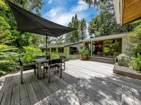 704 West Coast Road, Oratia