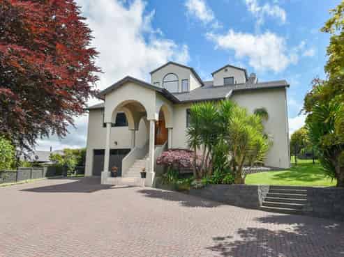 4 Tupara Crescent, Kawaha Point