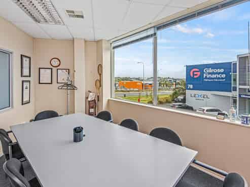 Outstanding Albany office with superb profile