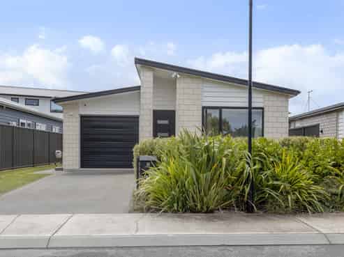 18 Pateke Drive, Porirua